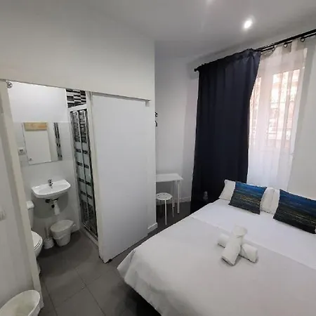 Ayz Frailes - Auto Check-in (adults Only) 3* Малага