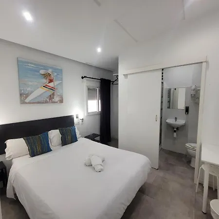 Ayz Frailes - Auto Check-in (adults Only) 招待所 3*